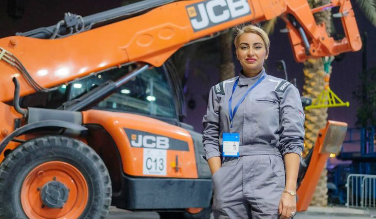 First Saudi female crane driver ensures safety procedures at E-Prix